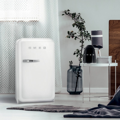 mini frigo bianco lucido smeg composizione