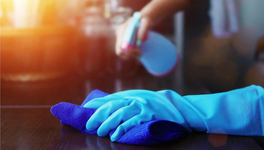 DETERGENTI PROFESSIONALI A BASE DI CLORO