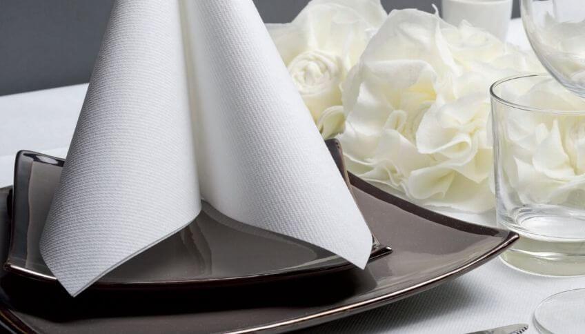 COME APPARECCHIARE LA TAVOLA CON IL TOVAGLIATO MONOUSO